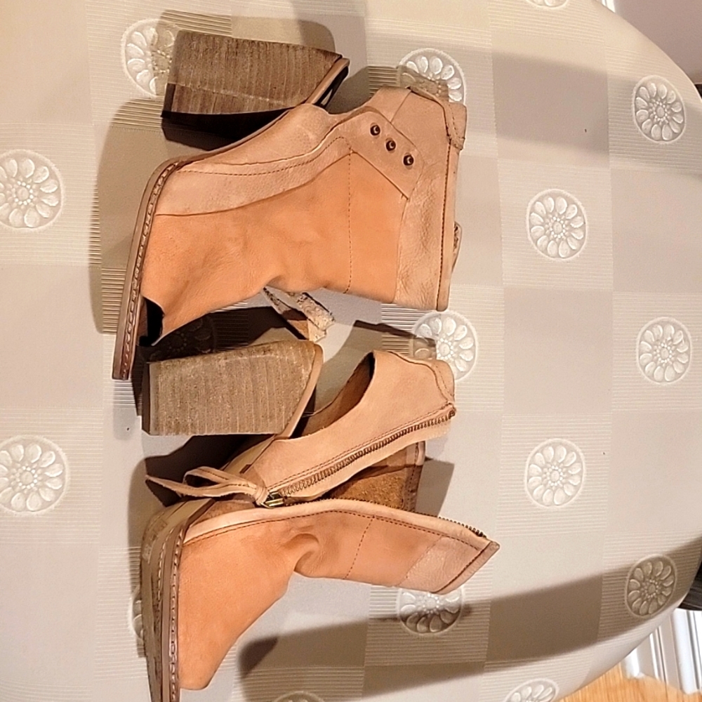 DOLCE VITA sueded /oiled leather in tan color peep toe bootie in 8.5 size